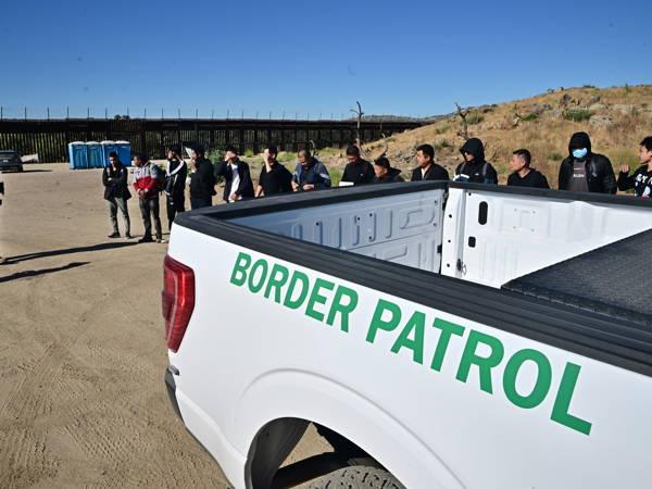 US conducts first large removal flight of Chinese migrants since 2018