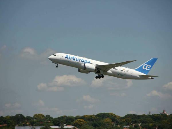 Over 25 Injured Due To "Strong Turbulance" On Air Europa Flight: Report